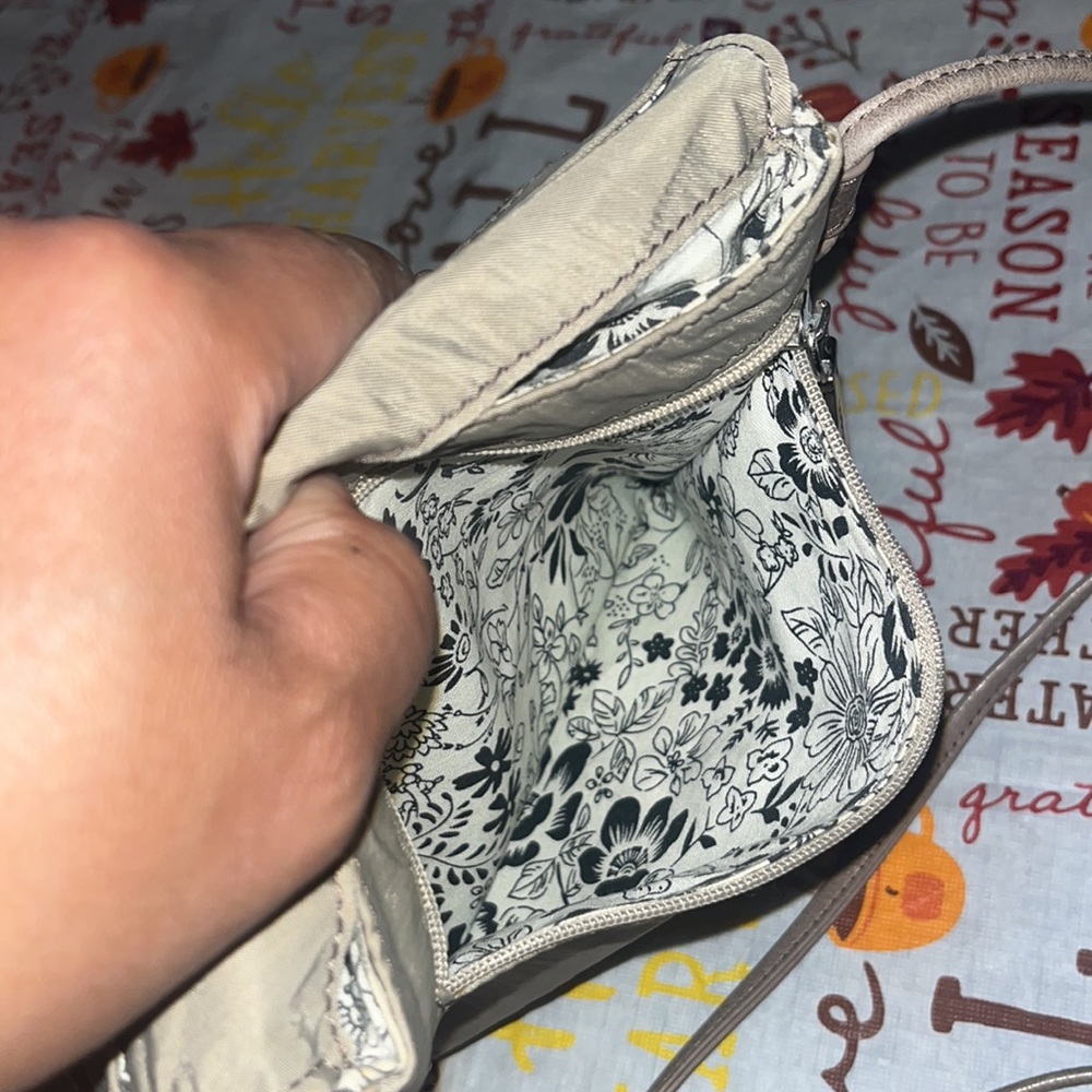 GUC Hobo crossbody - Picture 10 of 14